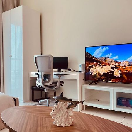 Full Sea View With Balcony - Studio Apartment - 10 Min To Jbr - Dubai Exterior foto